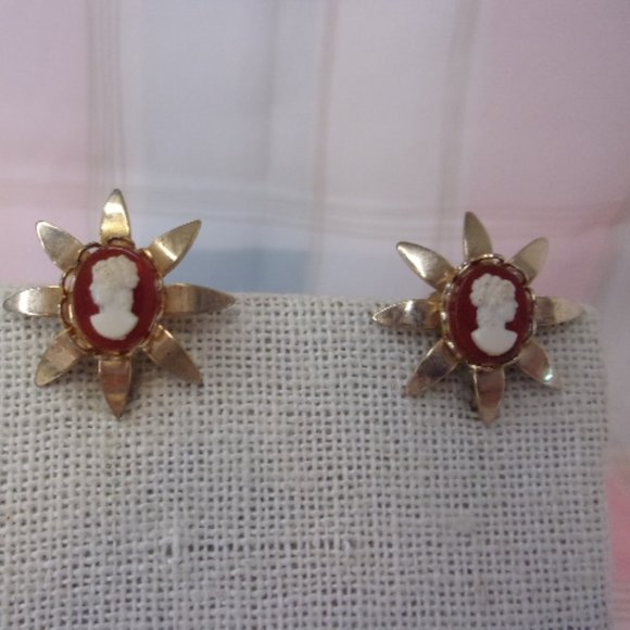 Resin Cameo Star Flower Screw Back Earrings - Picture 2 of 7